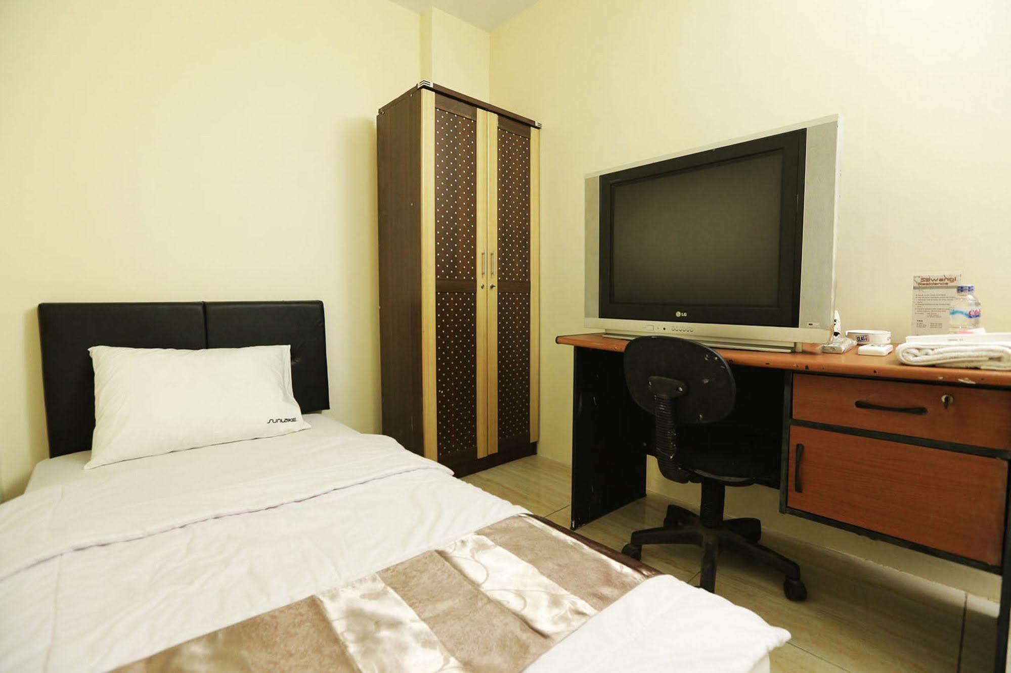 Ds Colive Siliwangi Hotel Семаранг Екстериор снимка